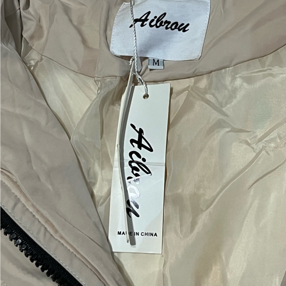 Puffy beige coat - Picture 2 of 2